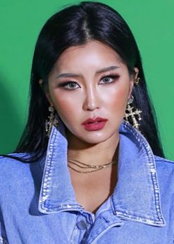 Lee Hye In (Ri.hey - CocaNButter) (1990)