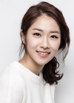 Shin Yoon Jeong (1990)