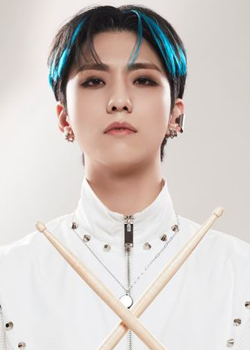 Goo Geon Il (Geonil - Xdinary Heroes) (1998)
