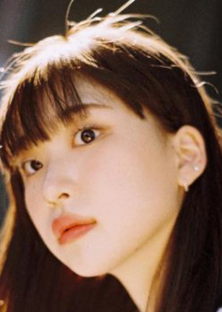 Kim Min Ji (2003)