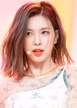 Bae Jin Sol (Bae - NMIXX) (2004)