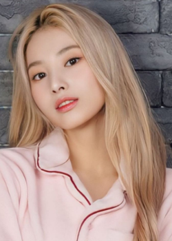 Choi Yoon Jin (Jinni - NMIXX) (2004)