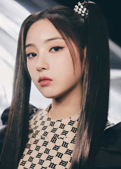 Kim Ji Woo (NMIXX) (2005)