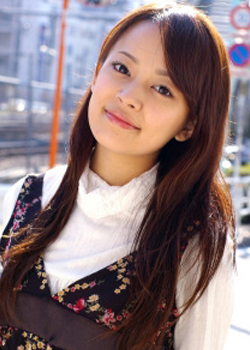 Akimoto Miri (1987)