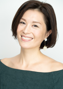 Aoyama Asami (1990)