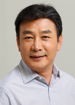Kil Yong Woo (1955)