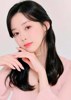 Lee Hye Seon (1995)