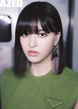 Lily Jin Morrow (Lily M - NMIXX) (2002)