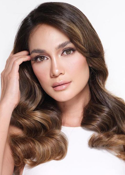 Luna Maya (1983)