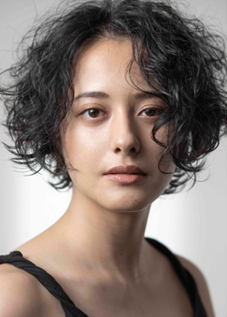 Urahama Alisa (1990)
