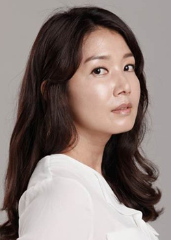 Yoon Ji Sook (1976)