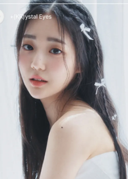 Yoon Seo Yeon (Seoyeon / YSY - tripleS) (2003)