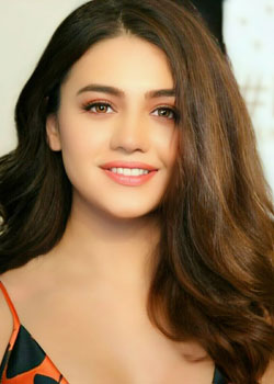 Zara Noor Abbas (1991)